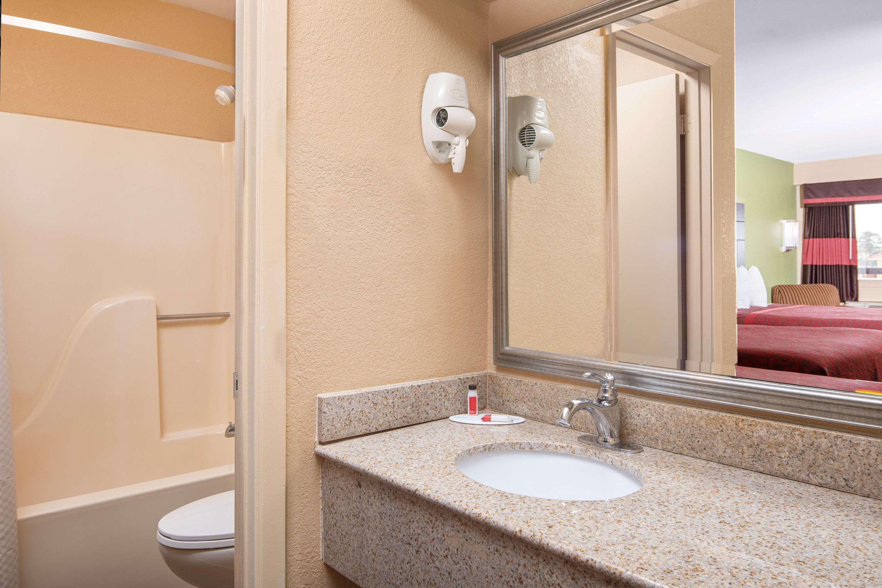 Days Inn By Wyndham Tupelo Ngoại thất bức ảnh