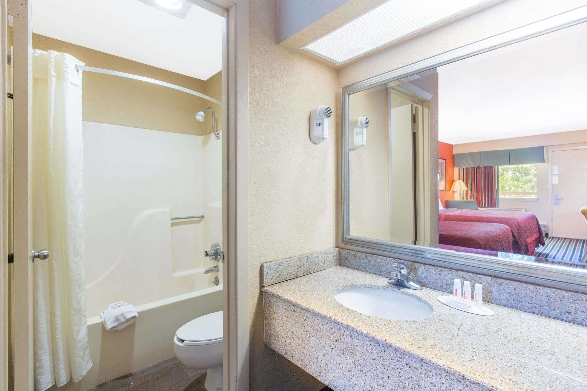 Days Inn By Wyndham Tupelo Ngoại thất bức ảnh